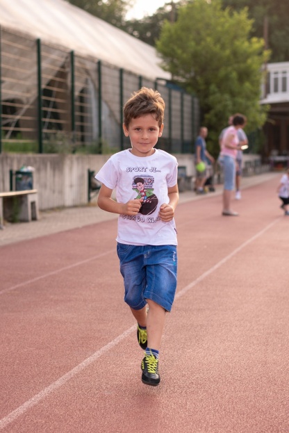Dečije majice atletika, motvacione i poučne poruke o sportu su ono što čini sportanac majice za decu prepoznatljivim.